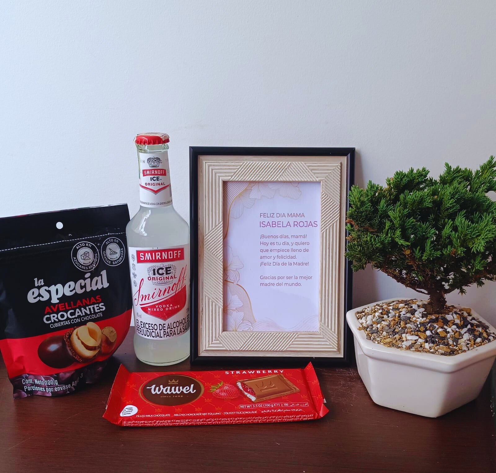 Bonsai especial+ Avellanas + chocobrakes + smirnoff+ Barra de chocolate